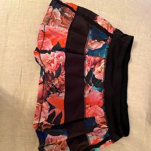 Lululemon flounce tennis skirt with flowers